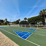 Pelican Walk 1008